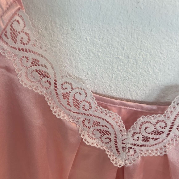 Women’s Pink Night Gown with Lace
Size S - Picture 2 of 4